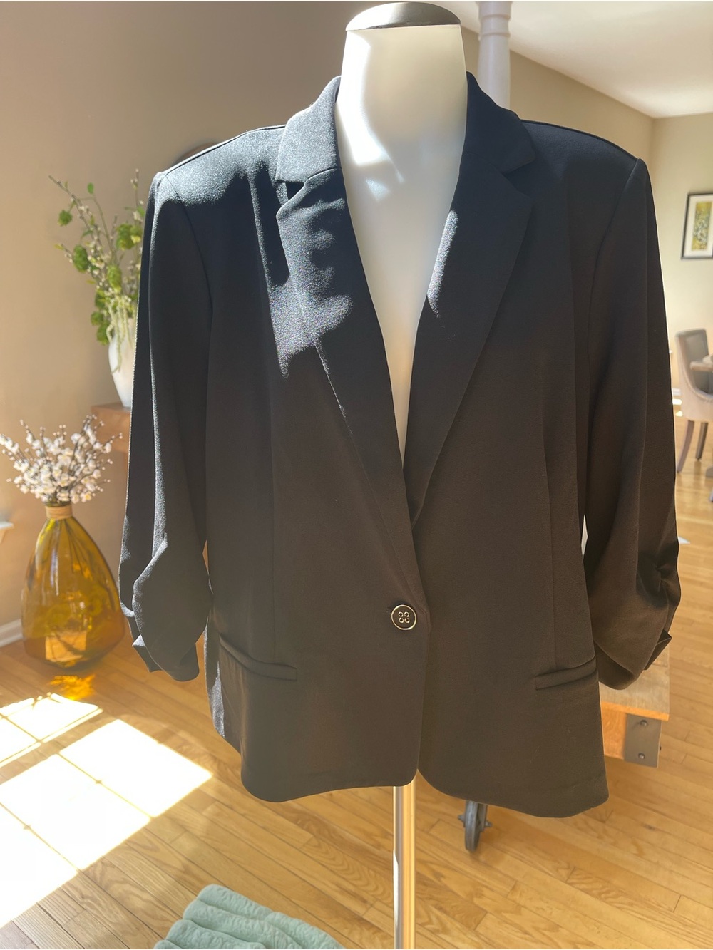 Classic Black Single-Button Women's Blazer
